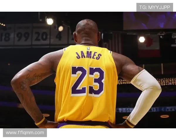 詹姆斯迎来个人生涯第1000场常规赛胜利 湖人全员表现出色击败对手 詹姆斯迎来个人生涯第1000场常规赛胜利 湖人全员表现出色击败对手